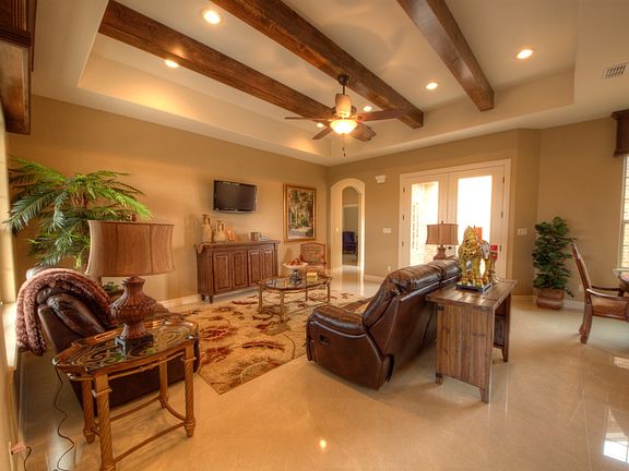 5th image of 221 Green Jay Dr.