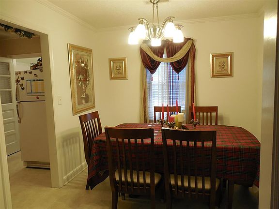 4th image of 520 N Nettles St