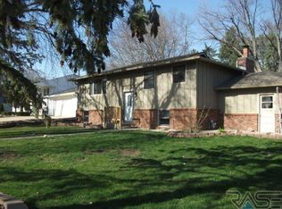 2908 S Stone Pl, Sioux Falls, SD 57105