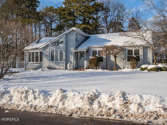 3rd image of 277 Bayville Avenue