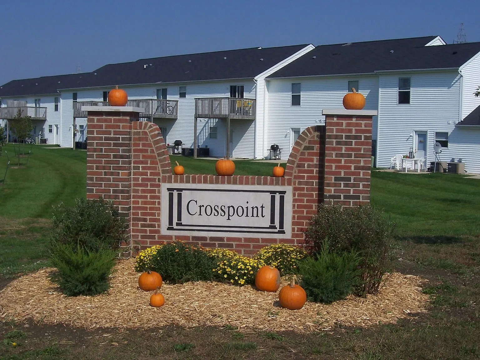 Crosspoint Apartments — Photo 1