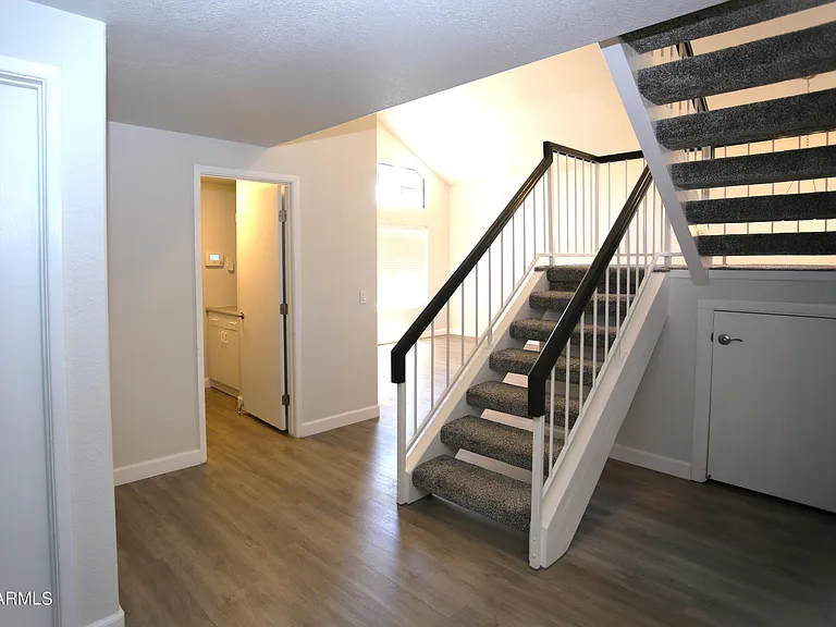 924 E Manor Dr — Photo 14