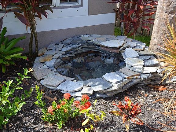 2nd image of 925 NW Waterlily Pl