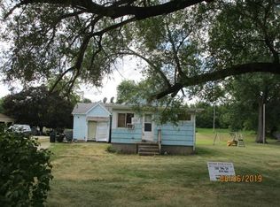 321 7th St, Colona, IL 61241