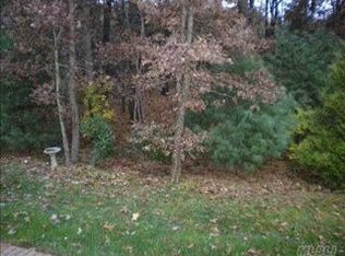 48 Eagle Cir, Bohemia, NY 11716