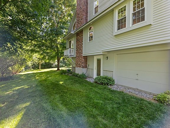 4th image of 61 Beach St