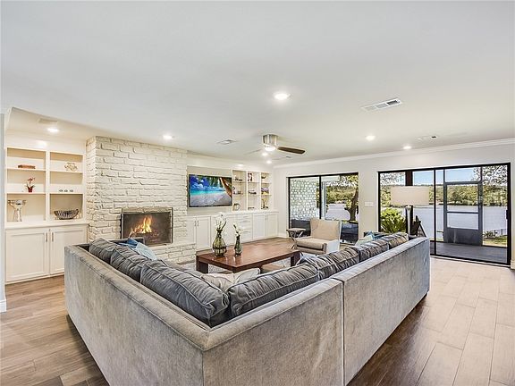 4th image of 333 Meadowlakes Dr