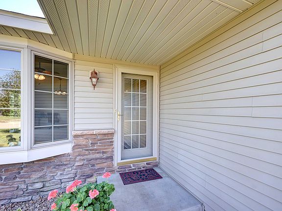 3rd image of 1541 Sequoia Ln