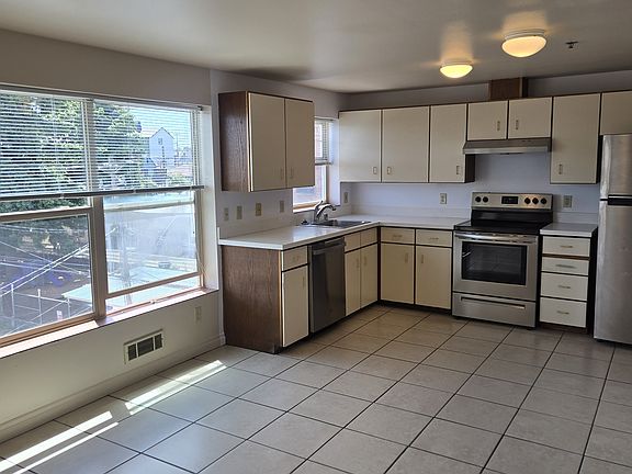 2nd image of 1108 Yakima Ave APT D
