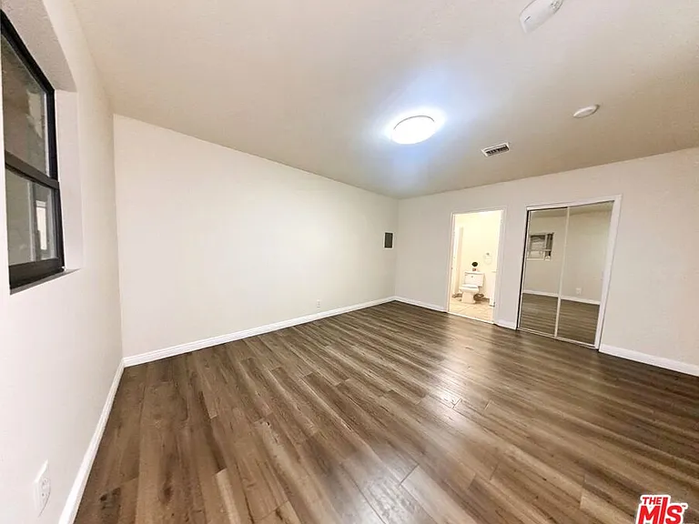 4343 W 4th St #D — Photo 3