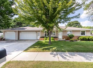 484 Saint Bernard Dr, Green Bay, WI 54302