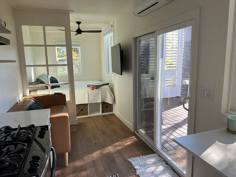 Los Cerritos Ln — Photo 8