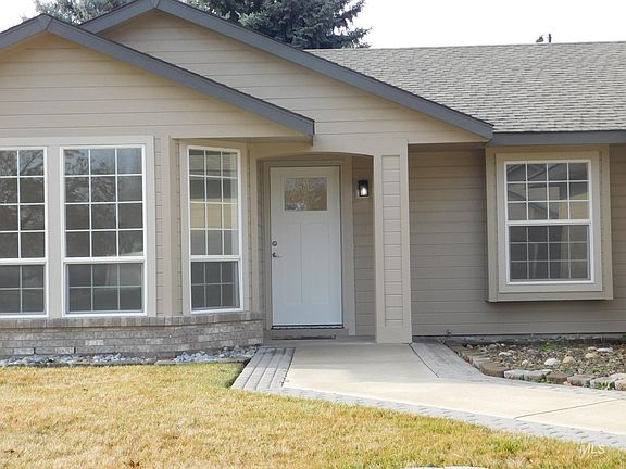 3rd image of 3009 N Hearth Ave