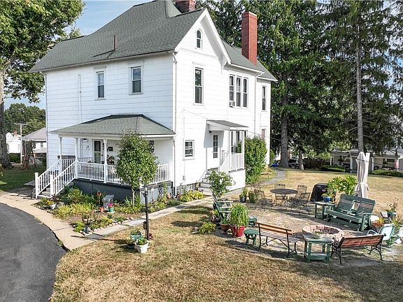 4th image of 501 E Main St