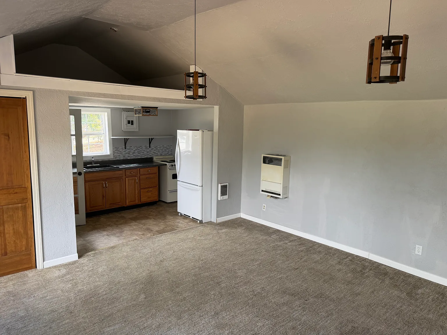 Studio, 300 sqft, $995 — Photo 3