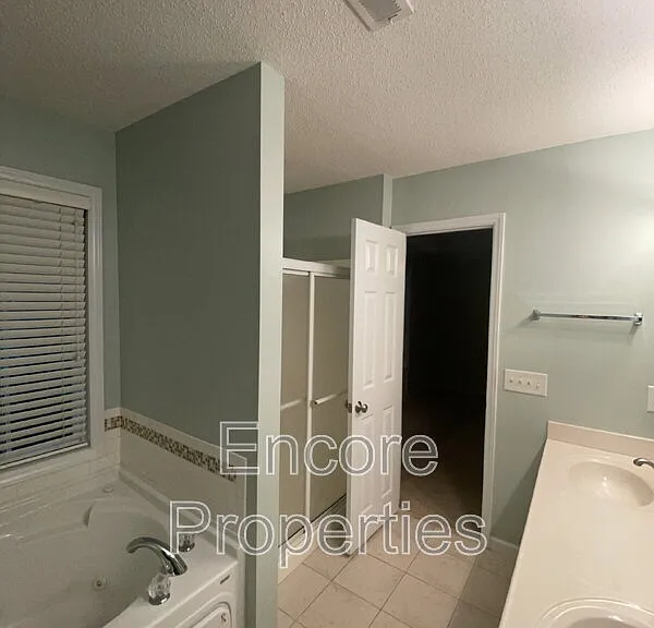 3384 Carolina Way — Photo 11