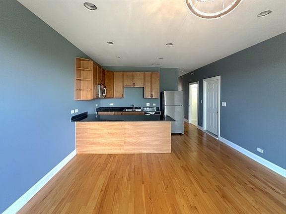 2nd image of 2741 W Congress Pkwy APT 3E