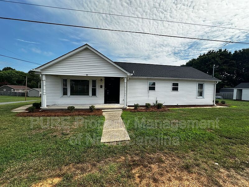 1st image of 1101 Woodlawn St