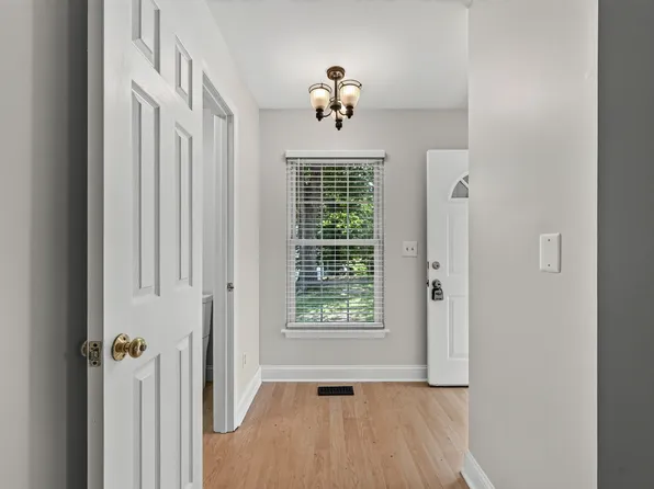 271 Paw Paw Dr, Front Royal, VA 22630