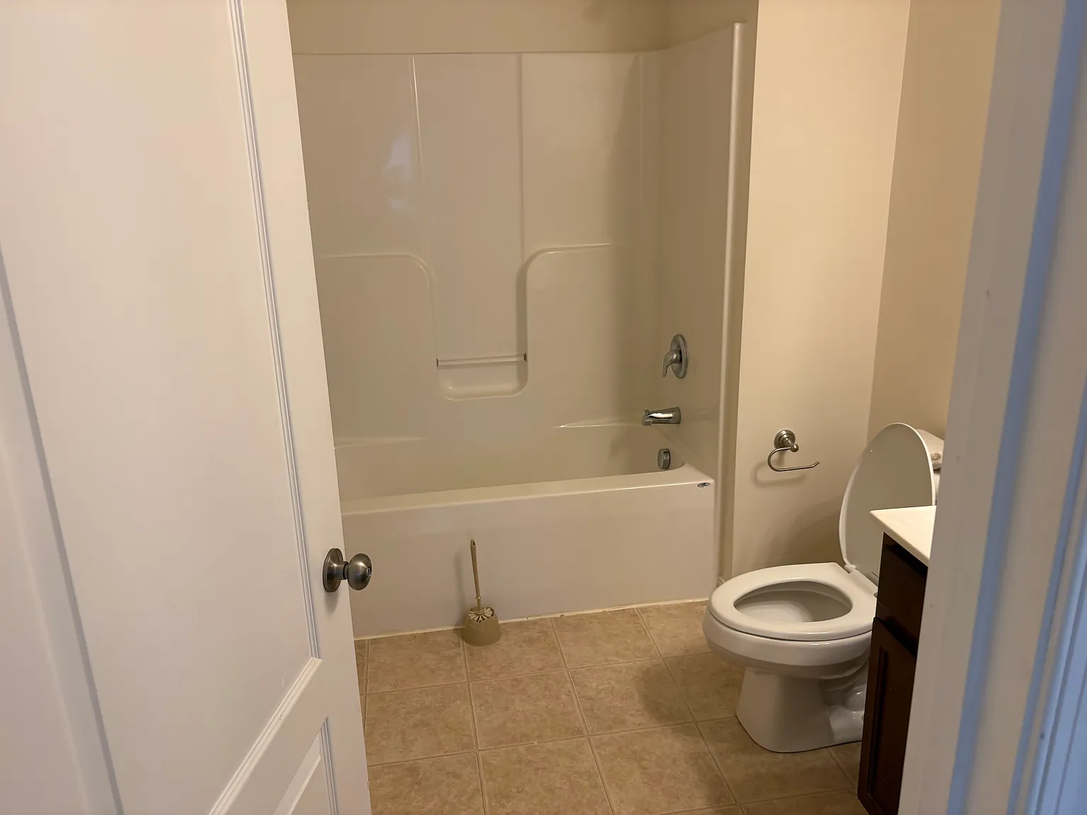 3 bed, 2.5 bath, 1428 sqft, $2,100 — Photo 2