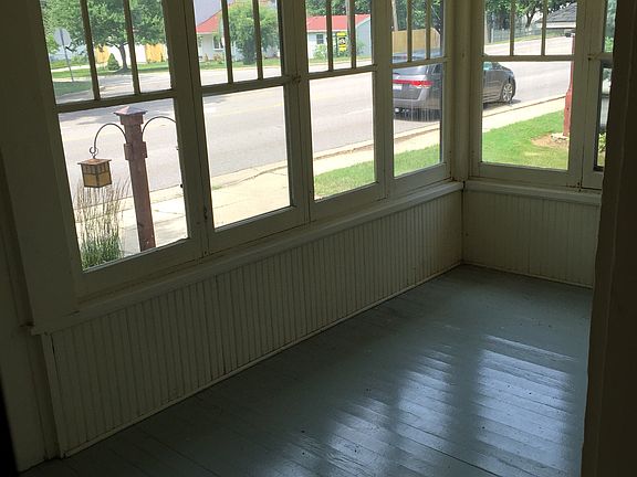 5th image of 505 S Neltnor Blvd