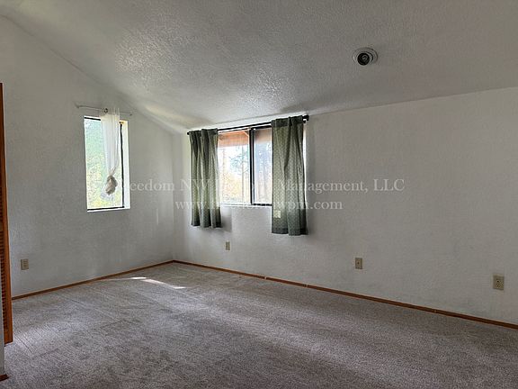 4th image of 812 Livingston St NE