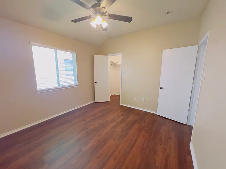 1031 Johnson City Ave — Photo 3