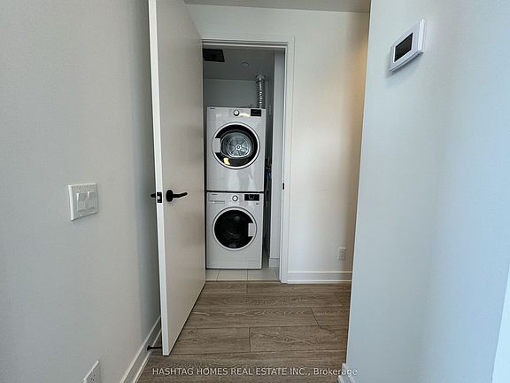 3rd image of 108 Peter St #5208
