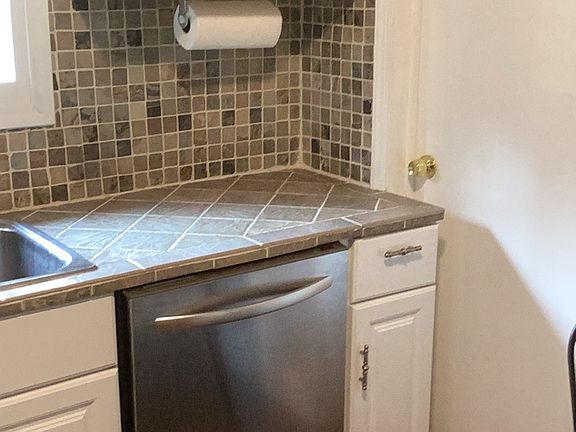 4th image of 719 Hawthorn Ave