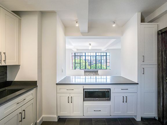 5th image of 433 W 21st St APT 10A