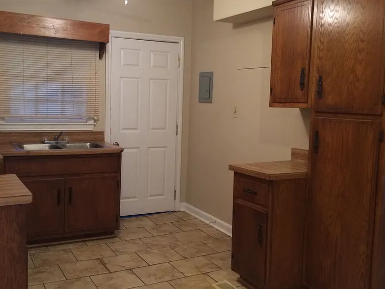 1710 W Whitney Ave — Photo 10