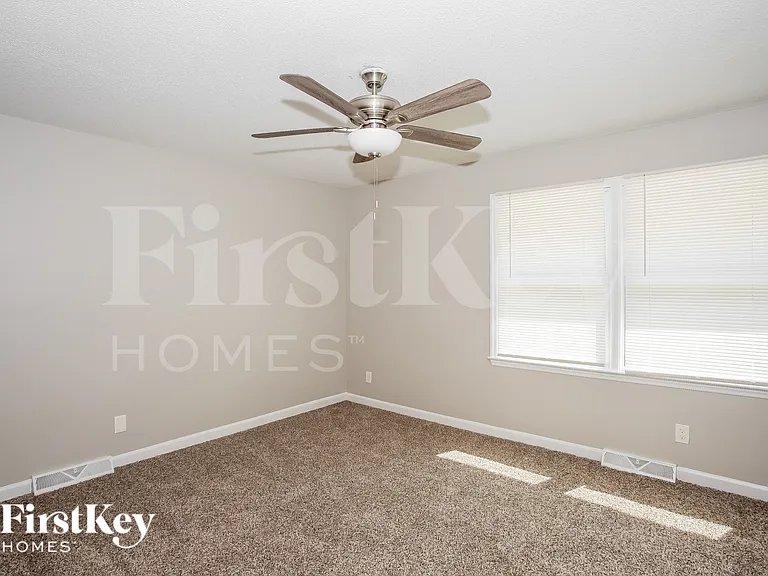 940 Ridgeway Dr — Photo 8