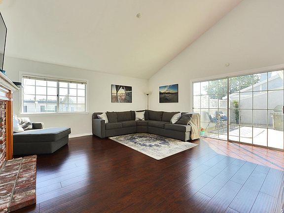5th image of 2518 Carnegie Ln #B