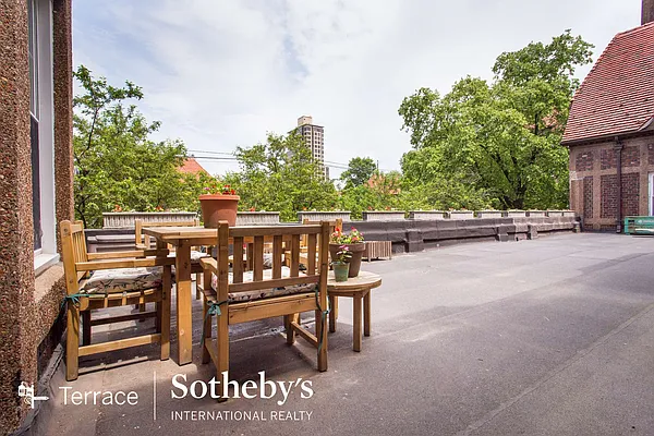Sold by Terrace Sotheby's International Realty | media 32