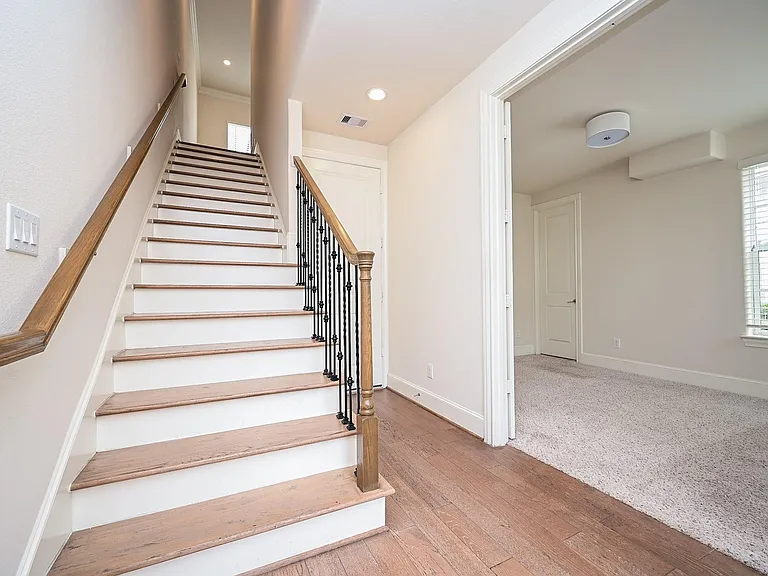 9546 London Bridge Sta — Photo 10