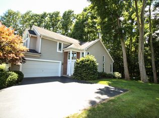 6 Harleston Ln, East Rochester, NY 14445