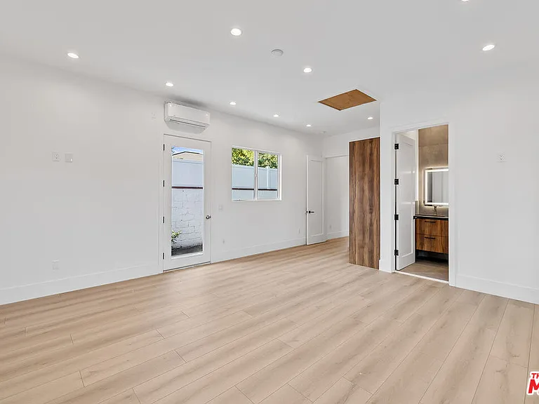 17175 Rayen St — Photo 16