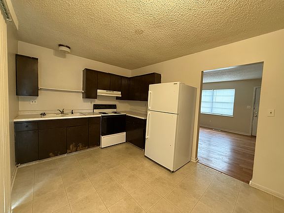 3rd image of 104 Pine Haven Ct