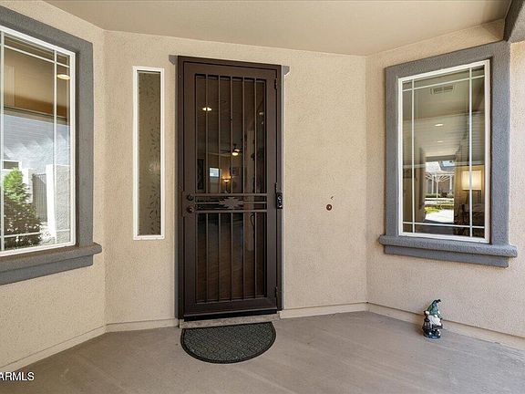 5th image of 2212 E Calgary Drive