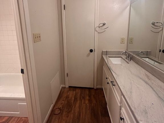 4th image of 922 Trailwood Blvd