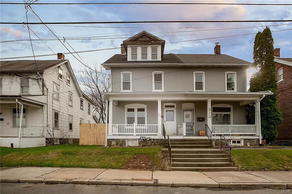 310 E Fairview St photo 1