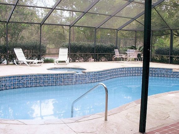Screened pool