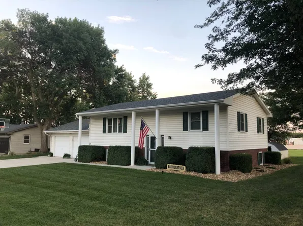 8 E Elk St, Seneca, KS 66538
