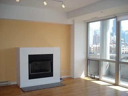 3rd image of 950 W Erie St APT 504
