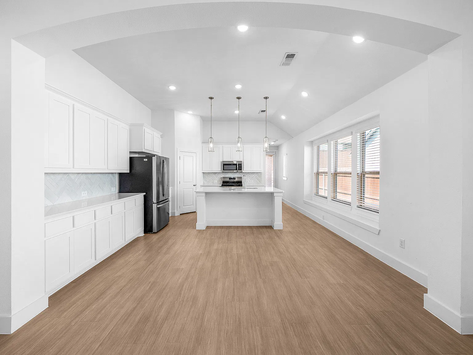 3 bed, 1618 sqft, $1,950 — Photo 2
