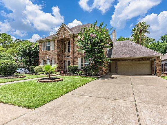 4th image of 2328 N Lake Front Dr