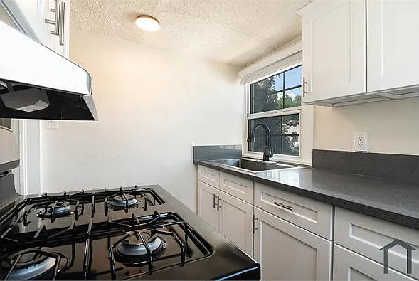 431 E 29th St #4 — Photo 10