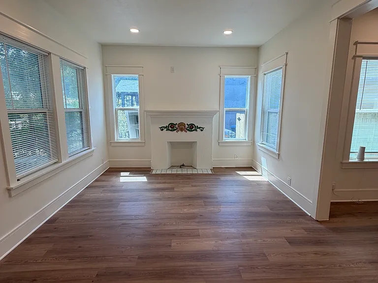 547 W Highland Blvd — Photo 3