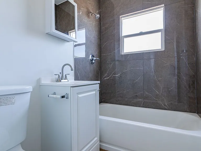 South Kenmore Apartments — Photo 26