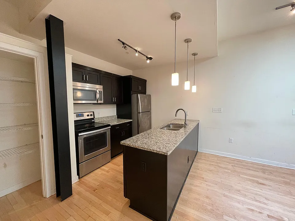 3 W 14th St #206